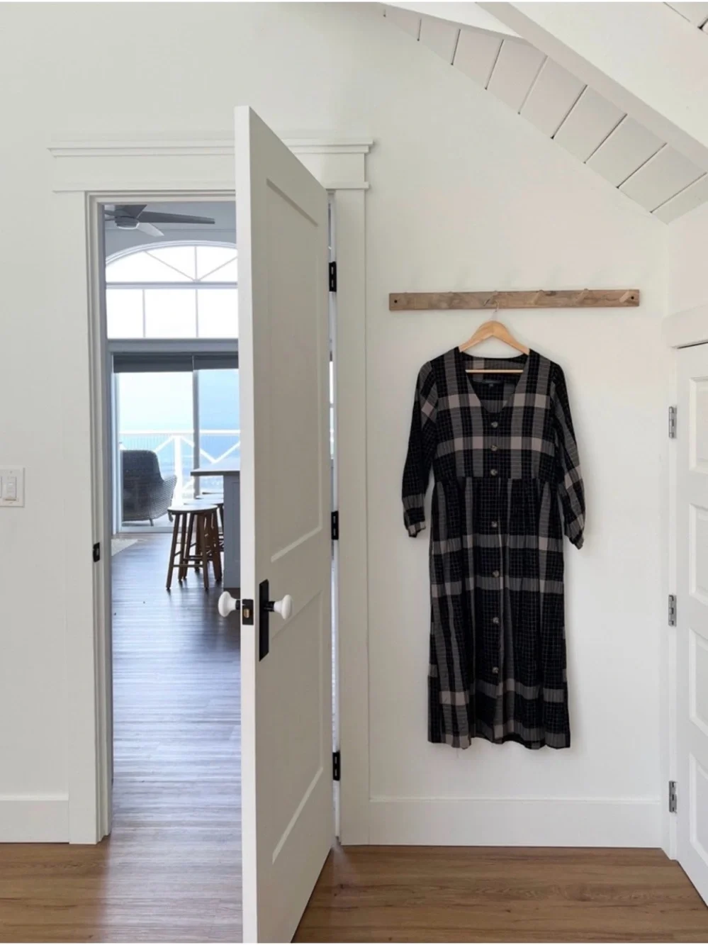 NWOT Neuflora Black and Cream Plaid Button-Front Midi Dress - Picture 4 of 8